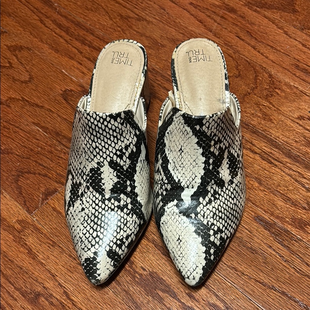 Time and Tru Women's Black and Cream Snake Print Mules